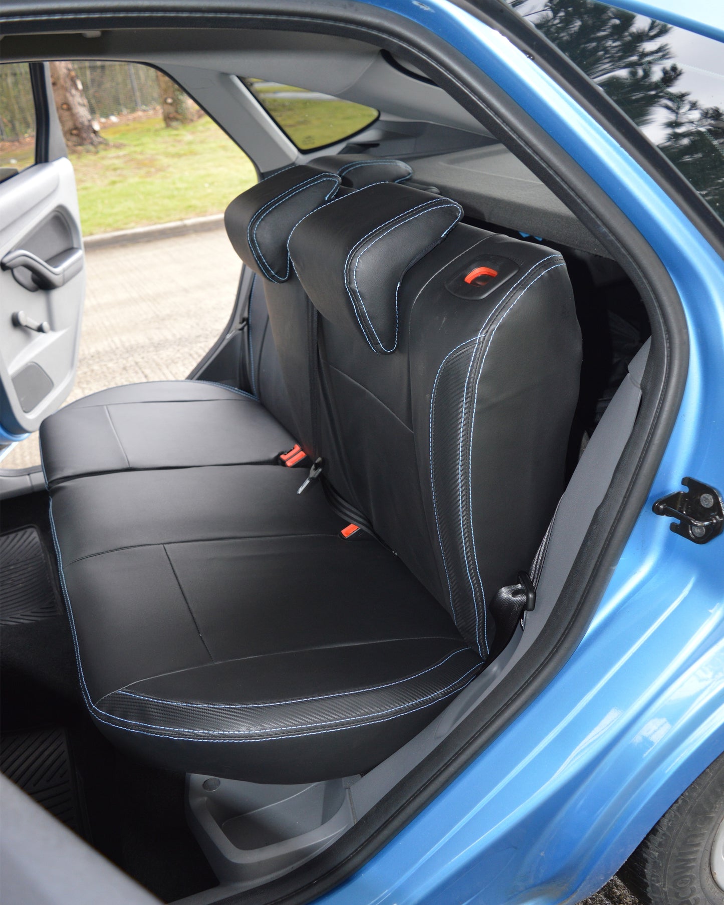 Ford Focus - Black Leatherette & Carbon Inserts