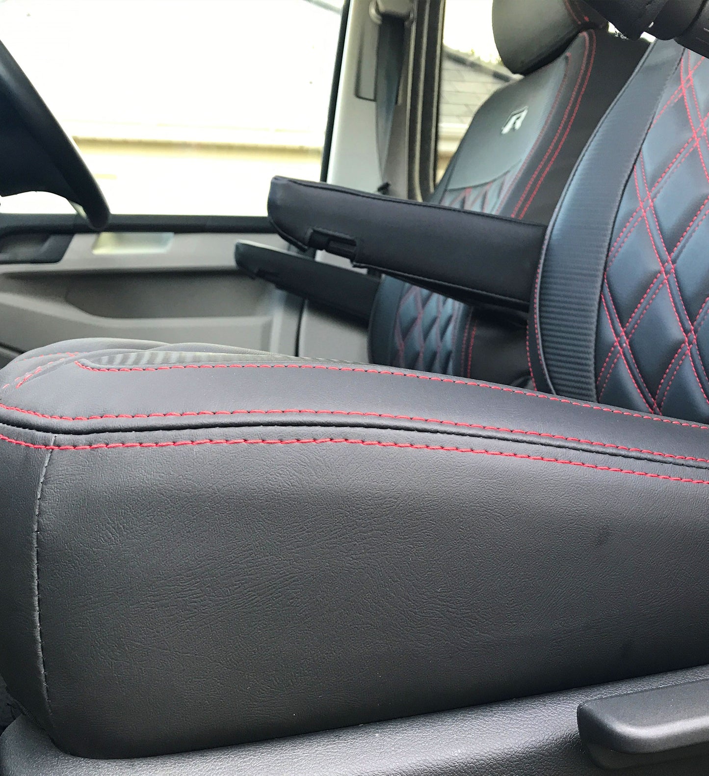 Volkswagen Transporter T6 Captain Seat Covers | R Line Black & Carbon Diamond Leatherette
