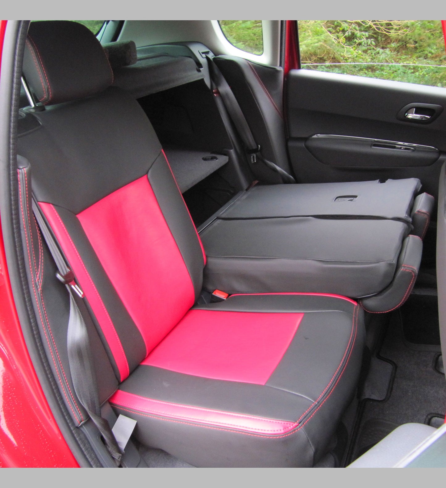 Peugeot 3008 Tailored Car Seat Covers - Charcoal & Red