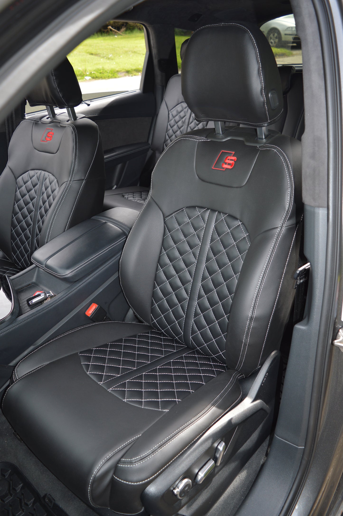 Audi Q7 4M Seat Covers (2015–2026) | Black Leatherette & Silver Diamond Stitching | Custom Made to Order