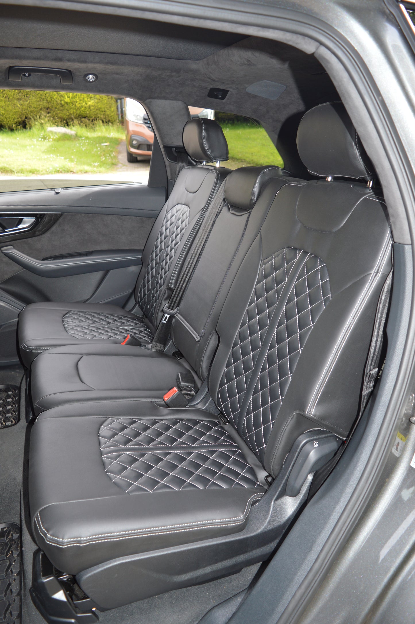 Audi Q7 4M Seat Covers (2015–2026) | Black Leatherette & Silver Diamond Stitching | Custom Made to Order