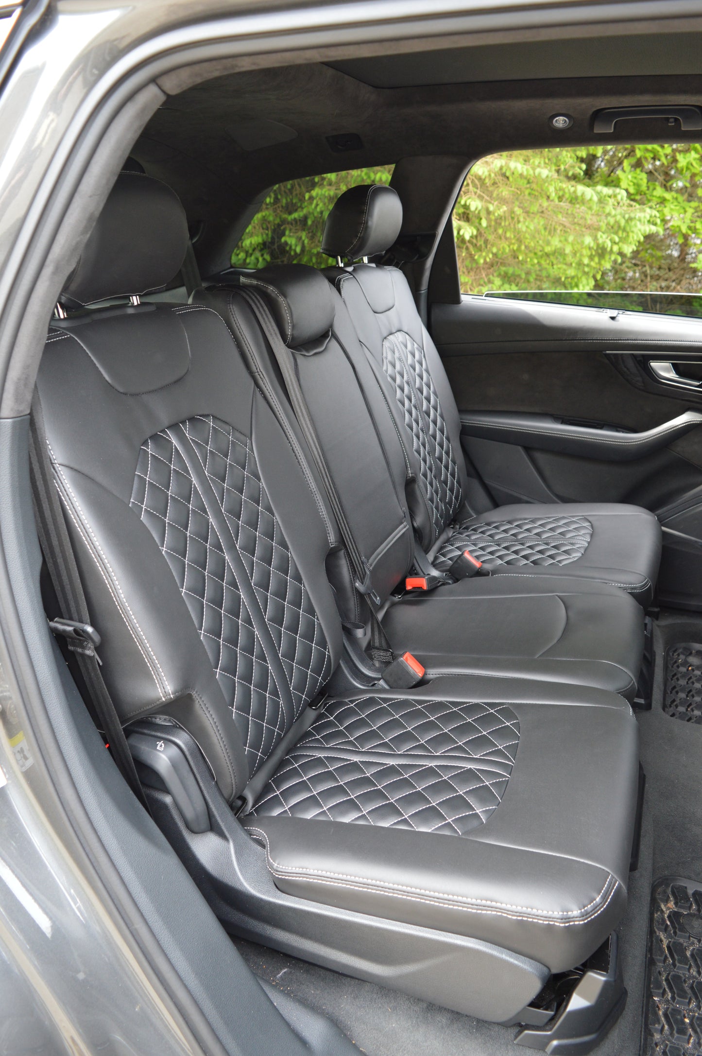 Audi Q7 4M Seat Covers (2015–2026) | Black Leatherette & Silver Diamond Stitching | Custom Made to Order