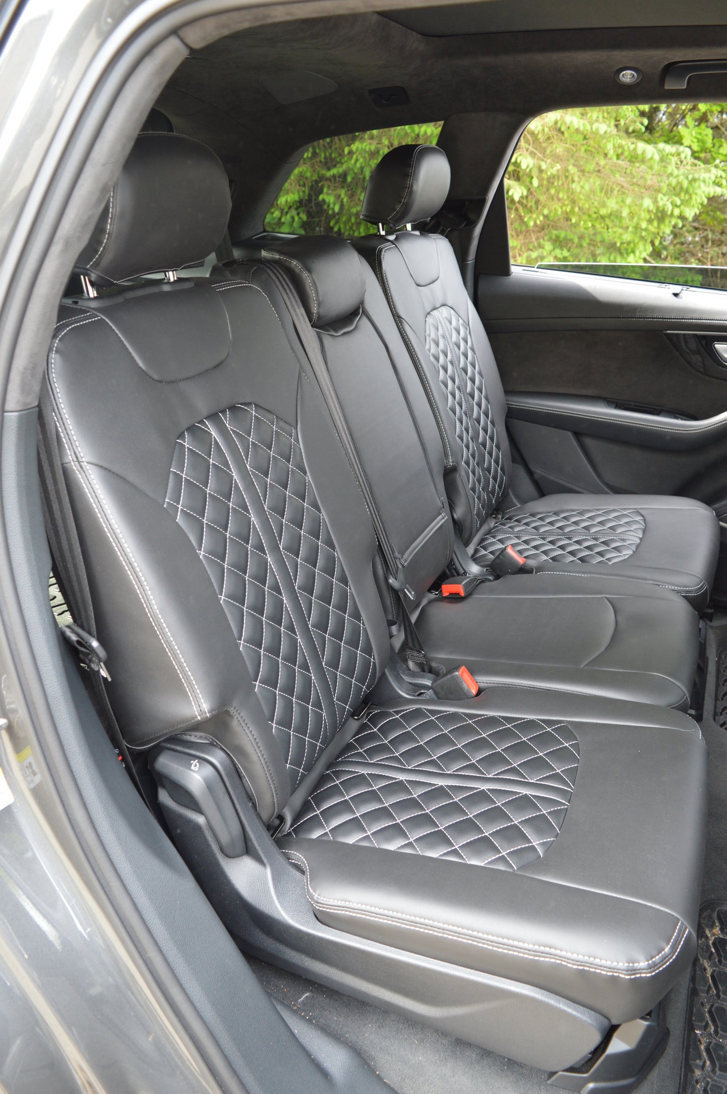 Audi Q7 4M Seat Covers (2015–2026) | Black Leatherette & Silver Diamond Stitching | Custom Made to Order
