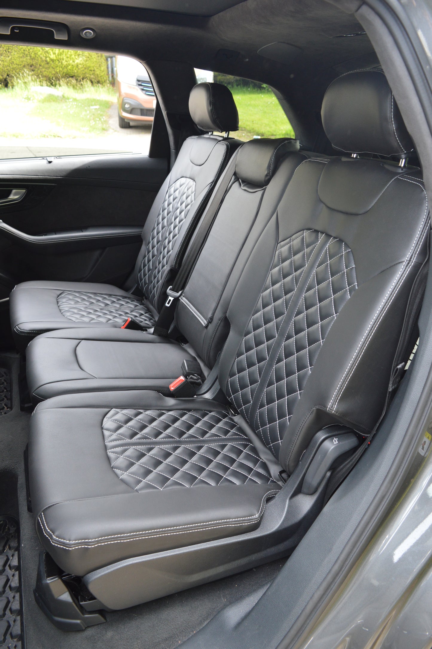 Audi Q7 4M Seat Covers (2015–2026) | Black Leatherette & Silver Diamond Stitching | Custom Made to Order