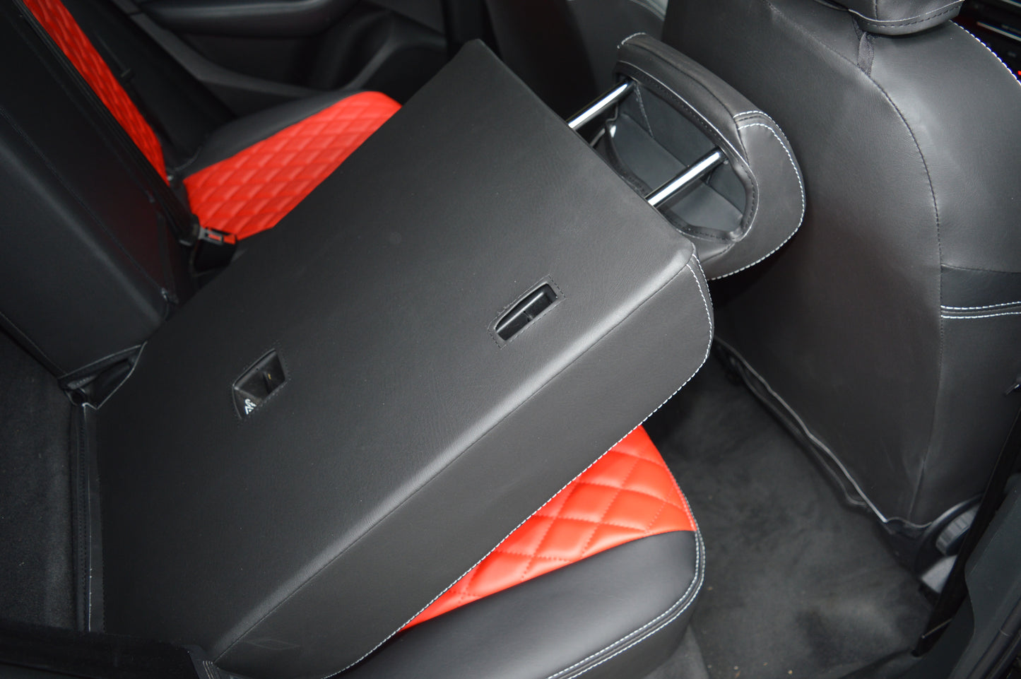 Audi Q5 8R Seat Covers (2008–2016) | Black & Argenta Red Leatherette Diamond Stitching | Custom Made to Order