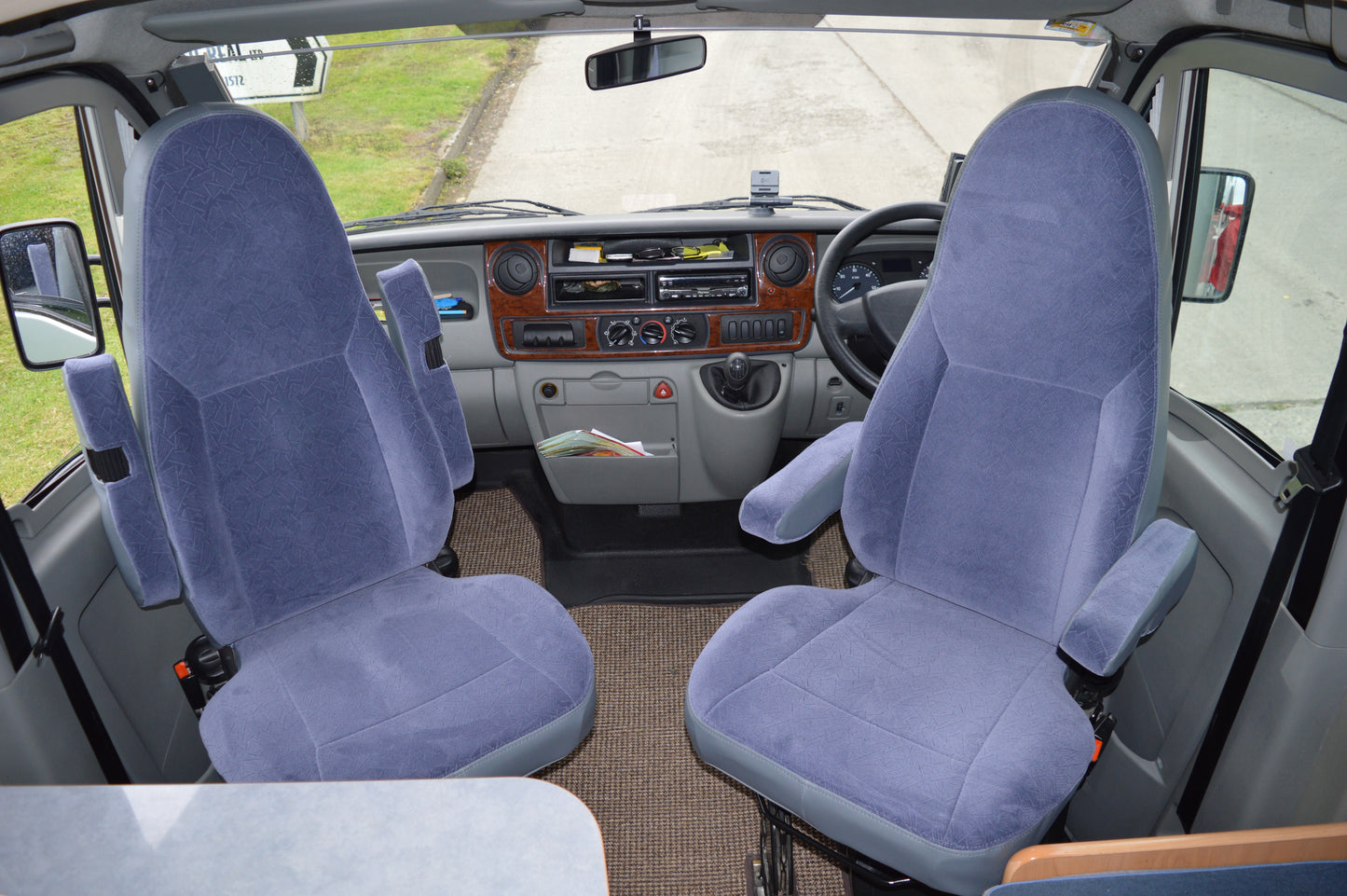 Burnster Renault (Aguti Milan Seat)