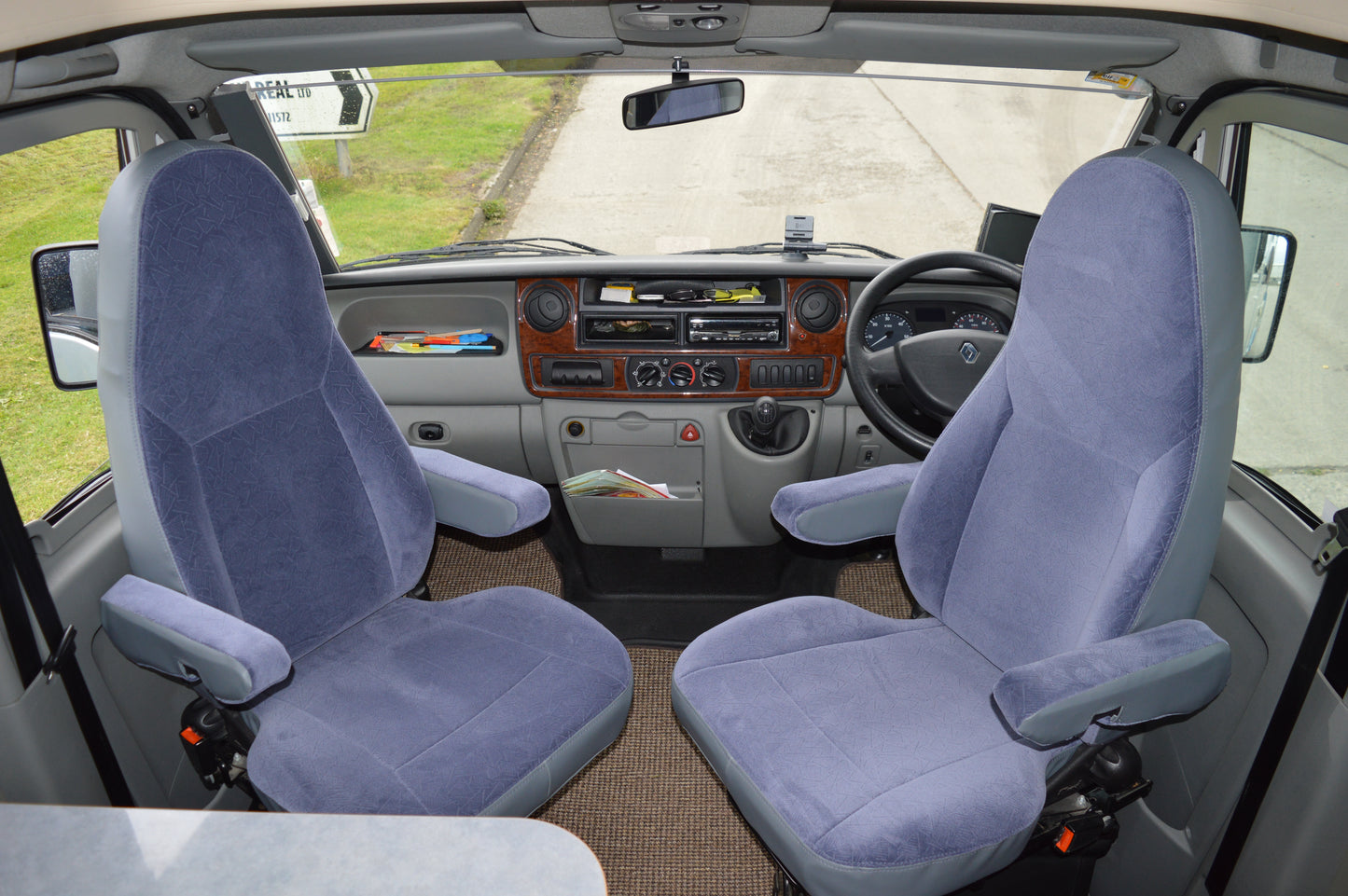 Burnster Renault (Aguti Milan Seat)