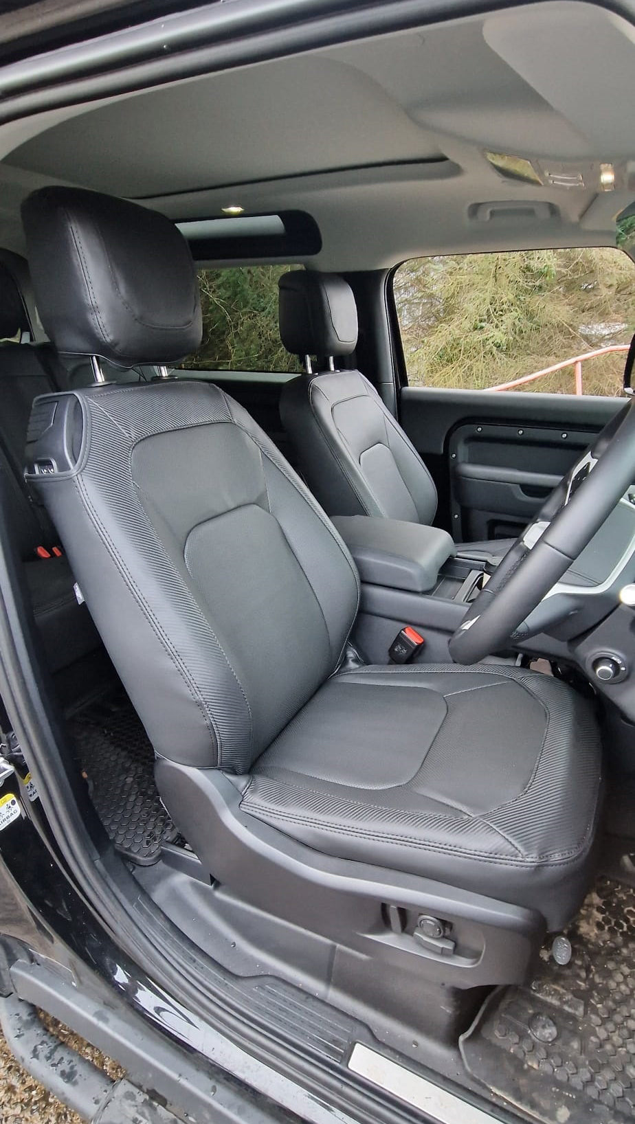 Land Rover Defender SWB 2020 onwards Black leatherette with carbon fibre inserts - 5 Seater