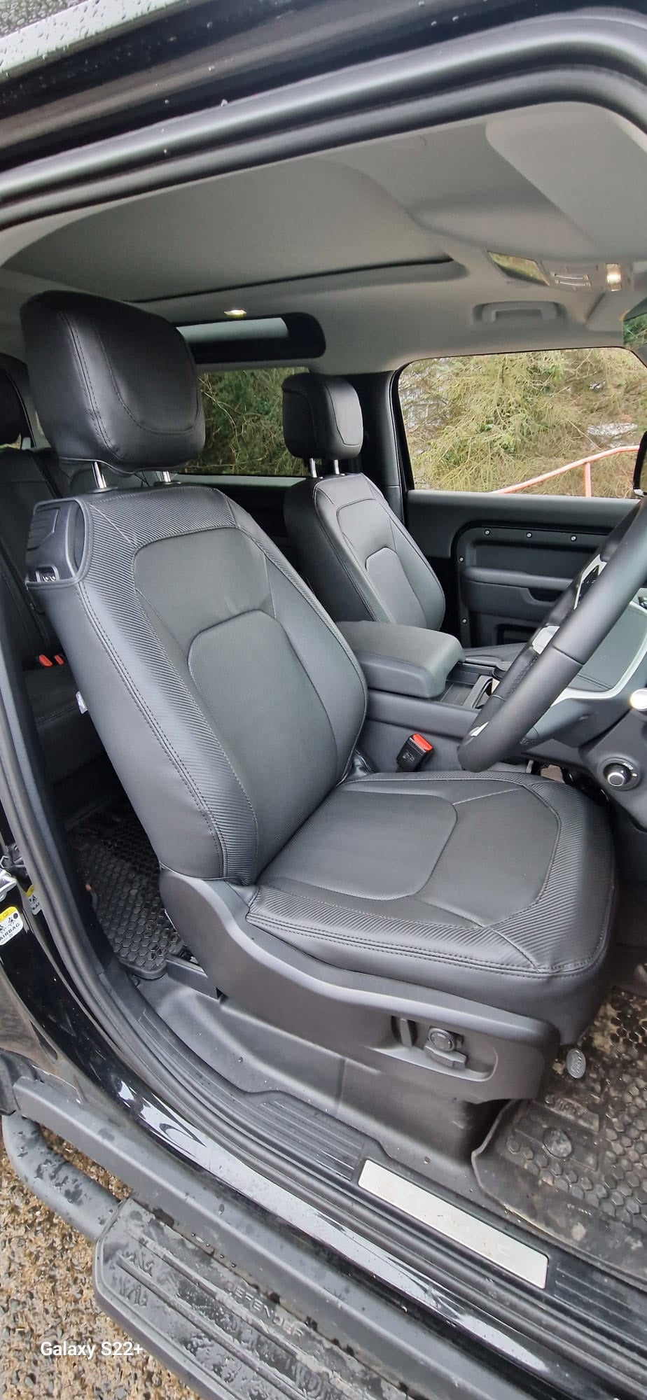 Land Rover Defender SWB 2020 onwards Black leatherette with carbon fibre inserts - 5 Seater