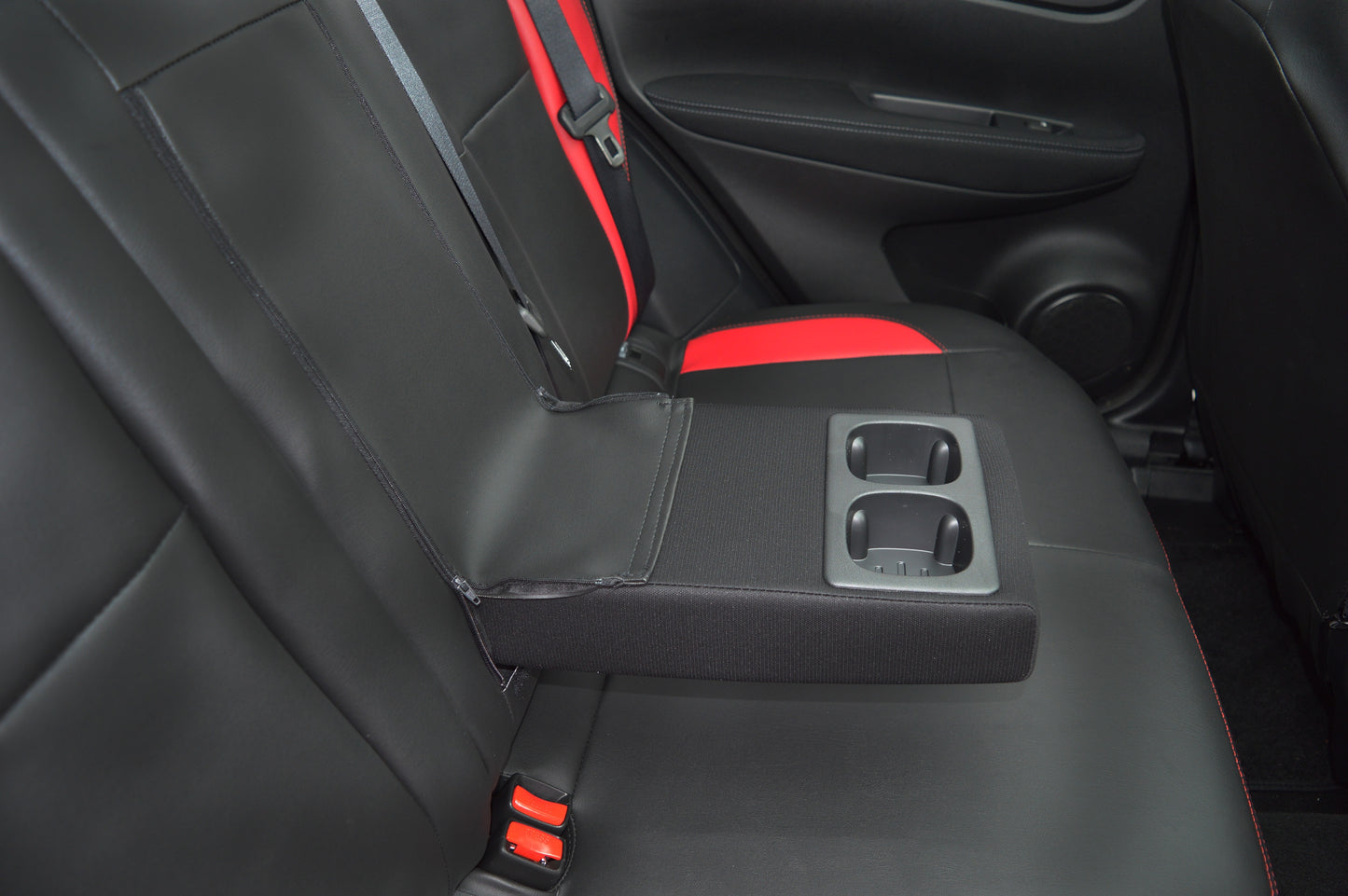 Nissan Qashqai Black With Red Inserts And Logos, 2013 - Present