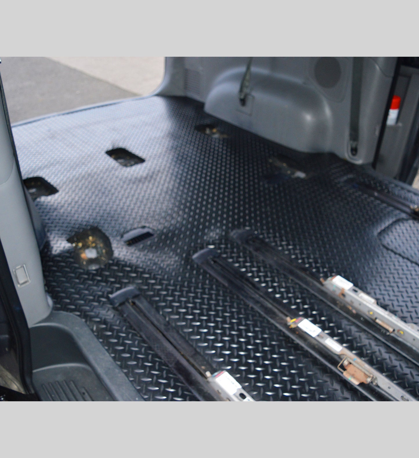 Hyundai - i800 Tailored Load liner Rubber Mat set. Hyundai - i800 Tailored  Rubber Mat.