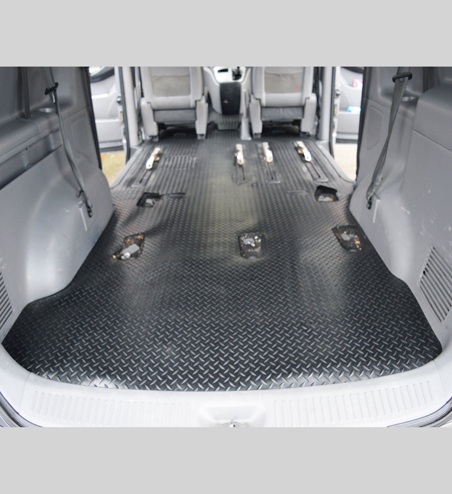 Hyundai - i800 Tailored Load liner Rubber Mat set. Hyundai - i800 Tailored  Rubber Mat.