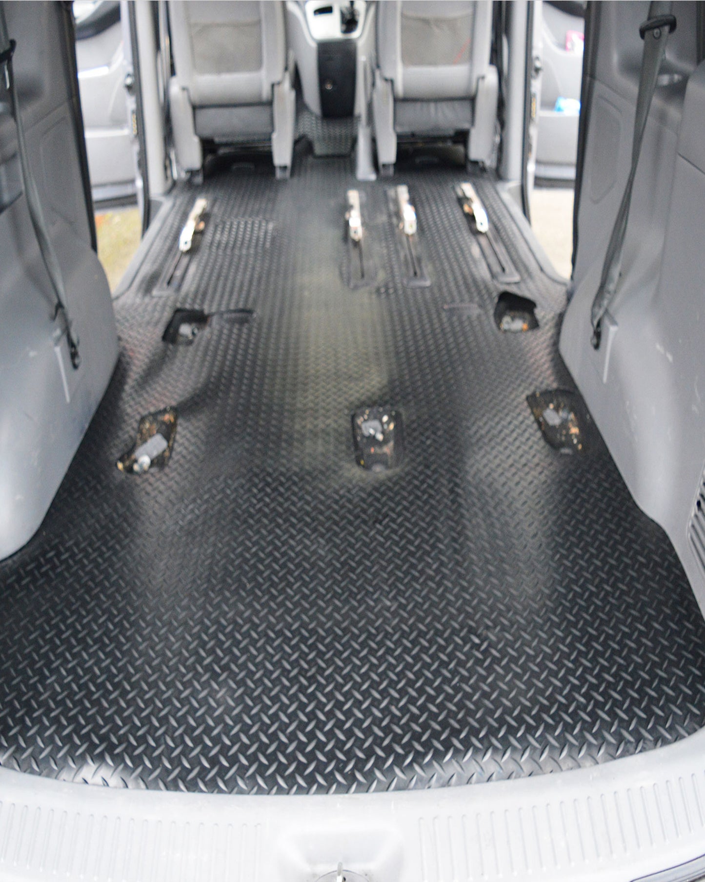 Hyundai - i800 Tailored Load liner Rubber Mat set. Hyundai - i800 Tailored  Rubber Mat.