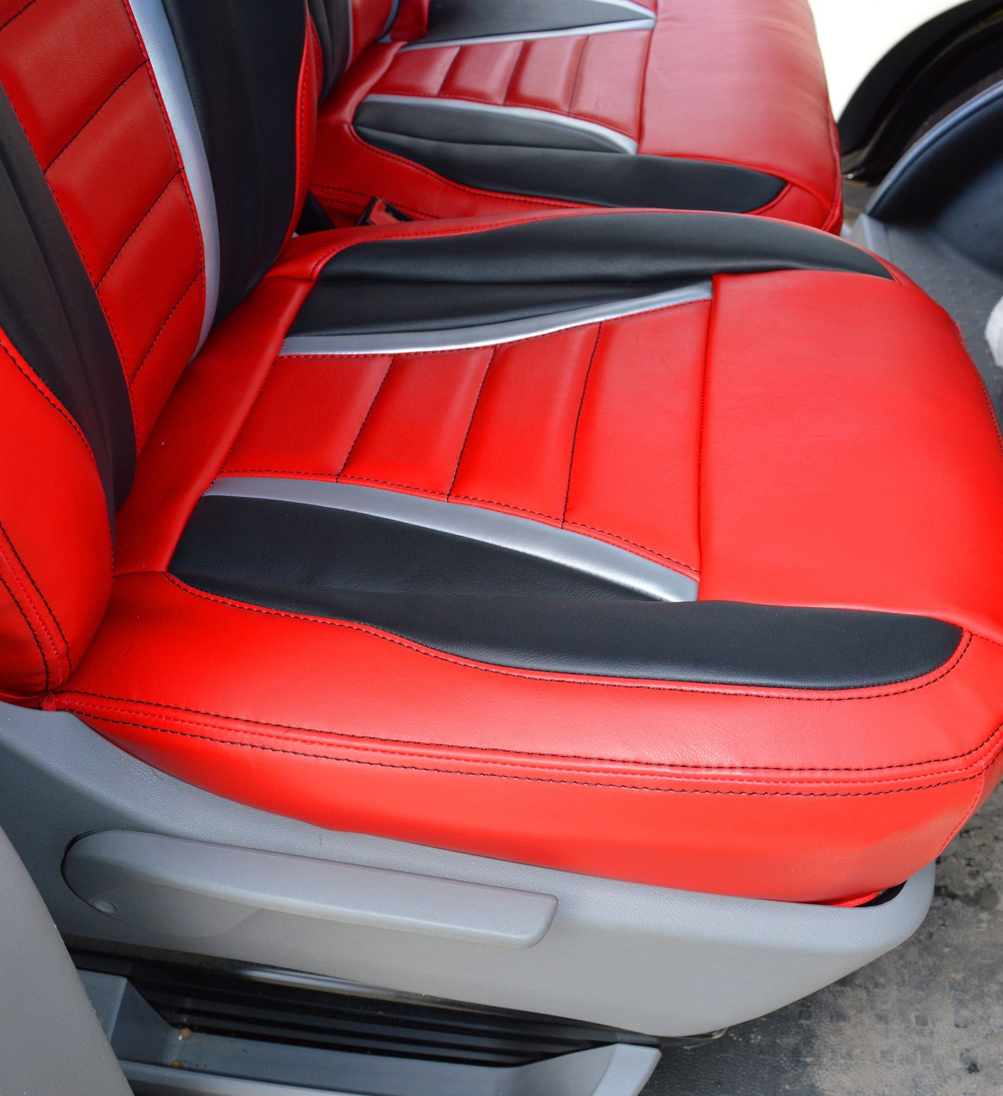 Volkswagen Transporter T5 Seat Covers - Raceline Design Red & Black