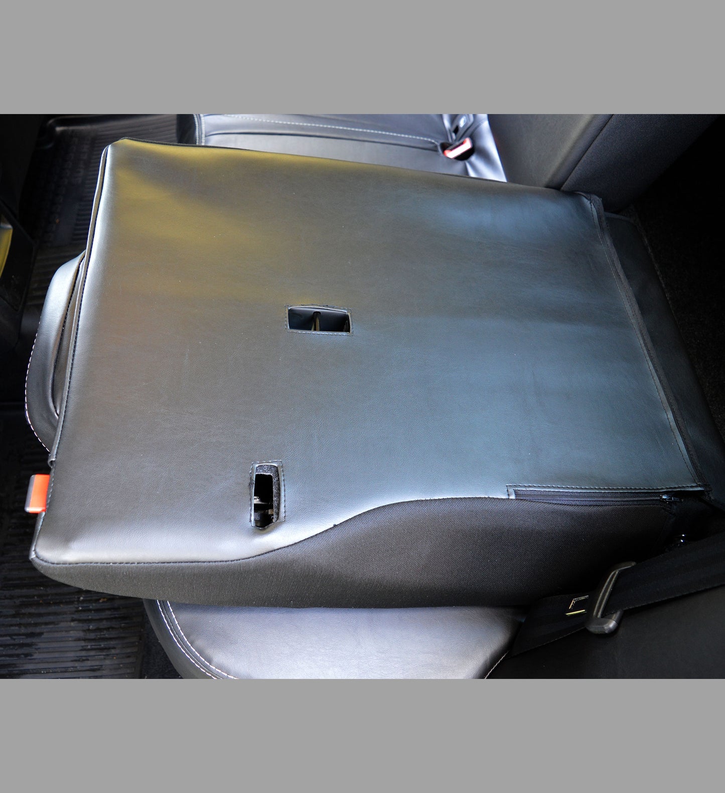 Skoda Superb Tailored Car Seat Covers (3rd Gen) - Black Leatherette & Silver Stitching
