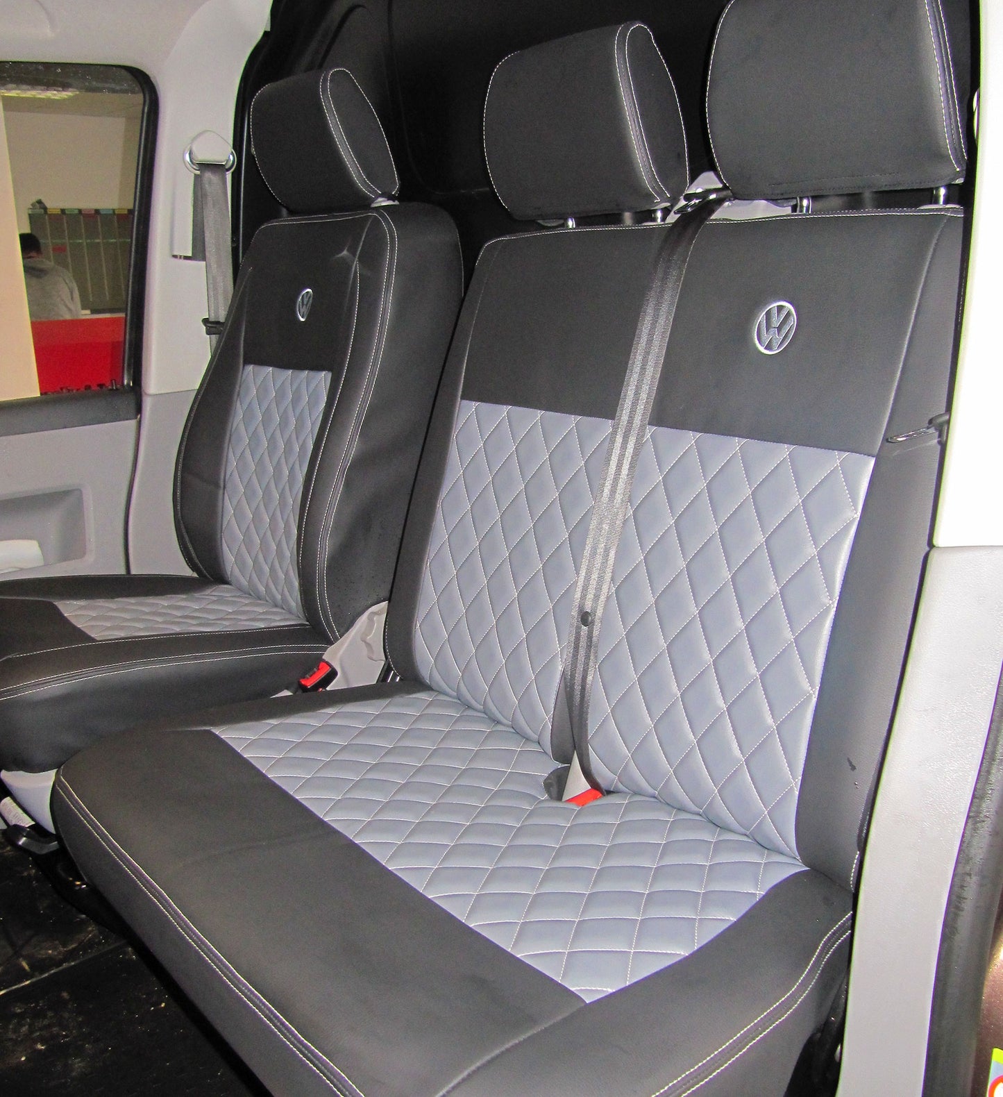 Volkswagen Transporter T5 - Black & Forli Centres
