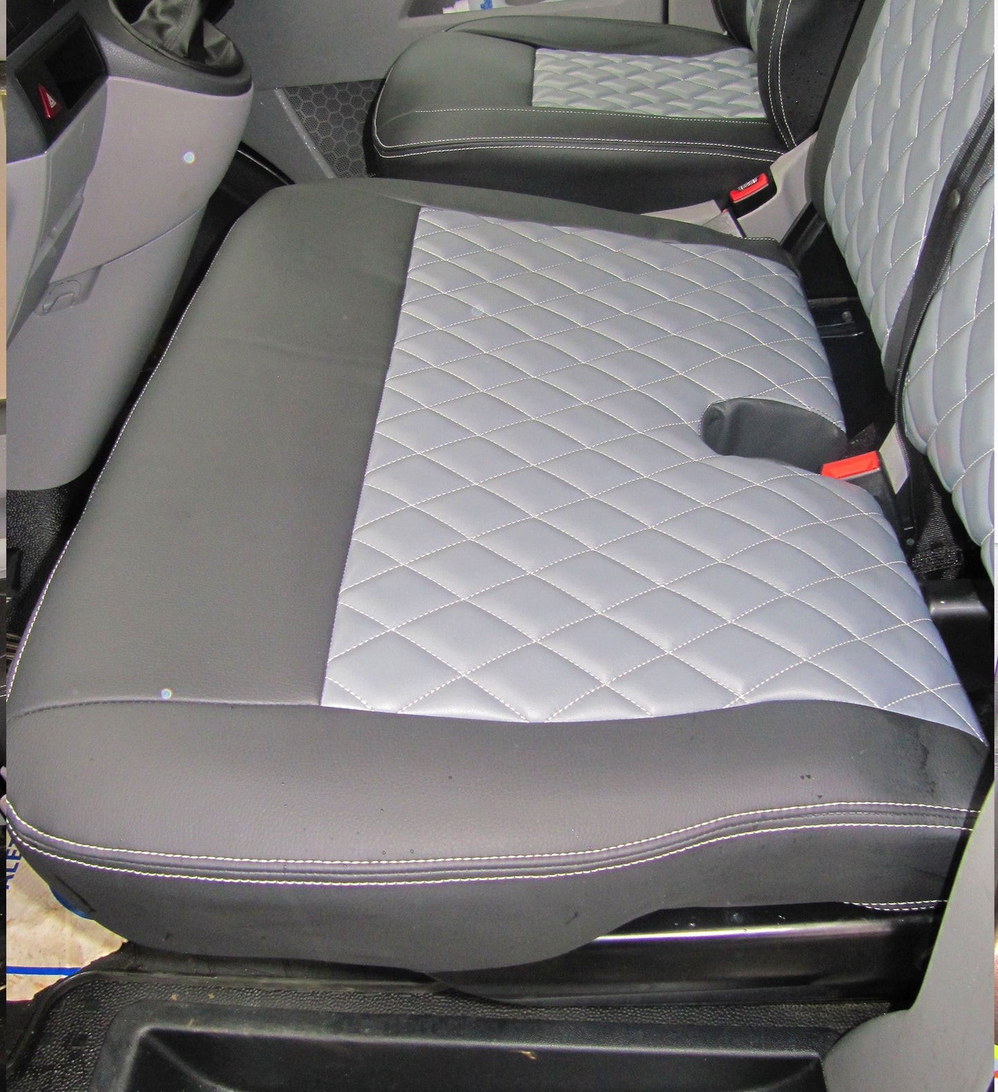 Volkswagen Transporter T5 - Black & Forli Centres
