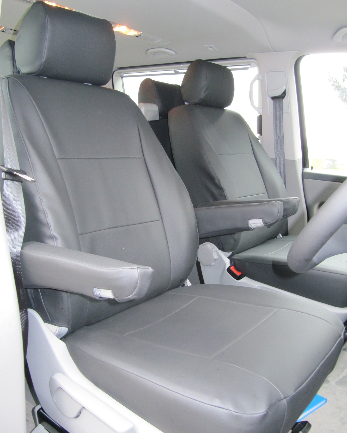 Volkswagen Transporter T5 Caravelle Black