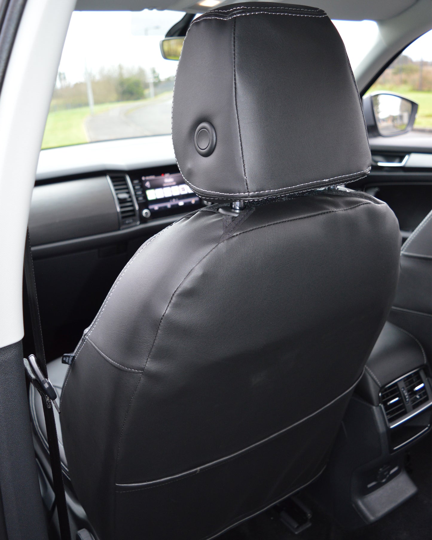 Skoda Kodiaq Black Leatherette & Silver Stitching (7 Seat With Pockets)
