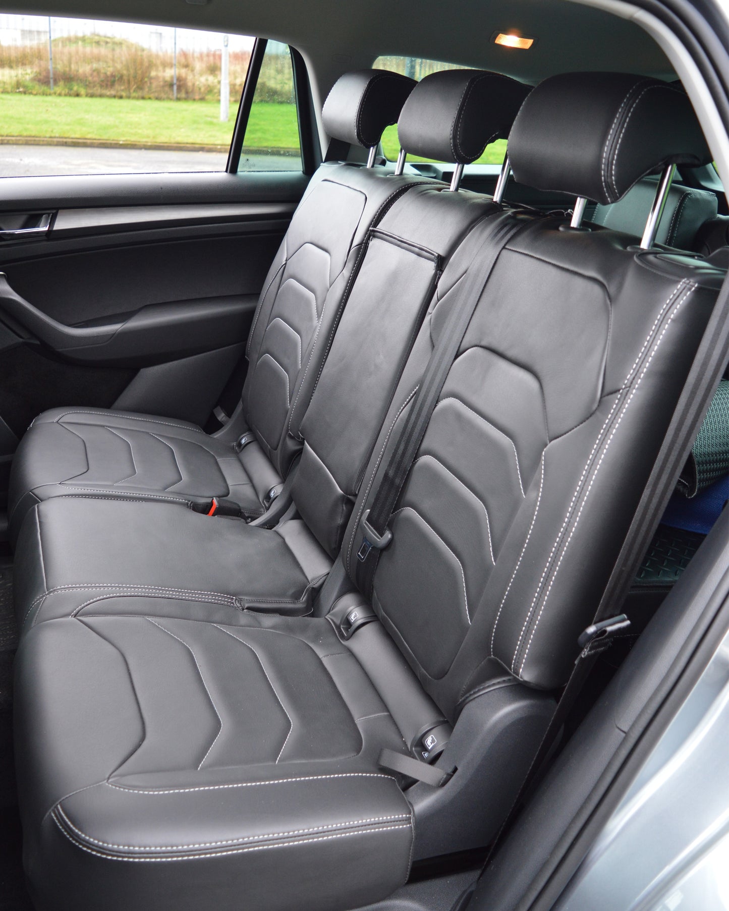Skoda Kodiaq Black Leatherette & Silver Stitching (7 Seat With Pockets)