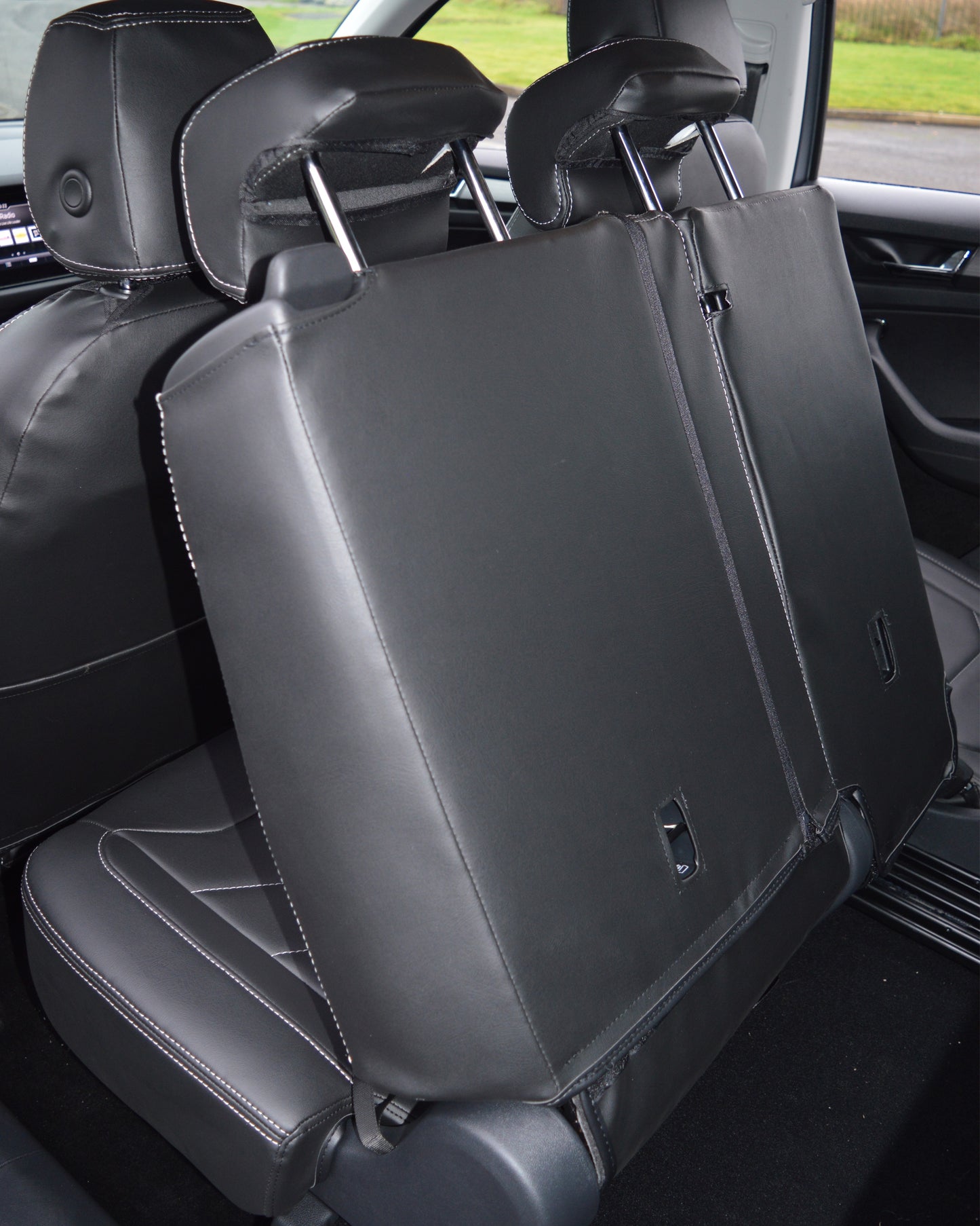 Skoda Kodiaq Black Leatherette & Silver Stitching (7 Seat With Pockets)
