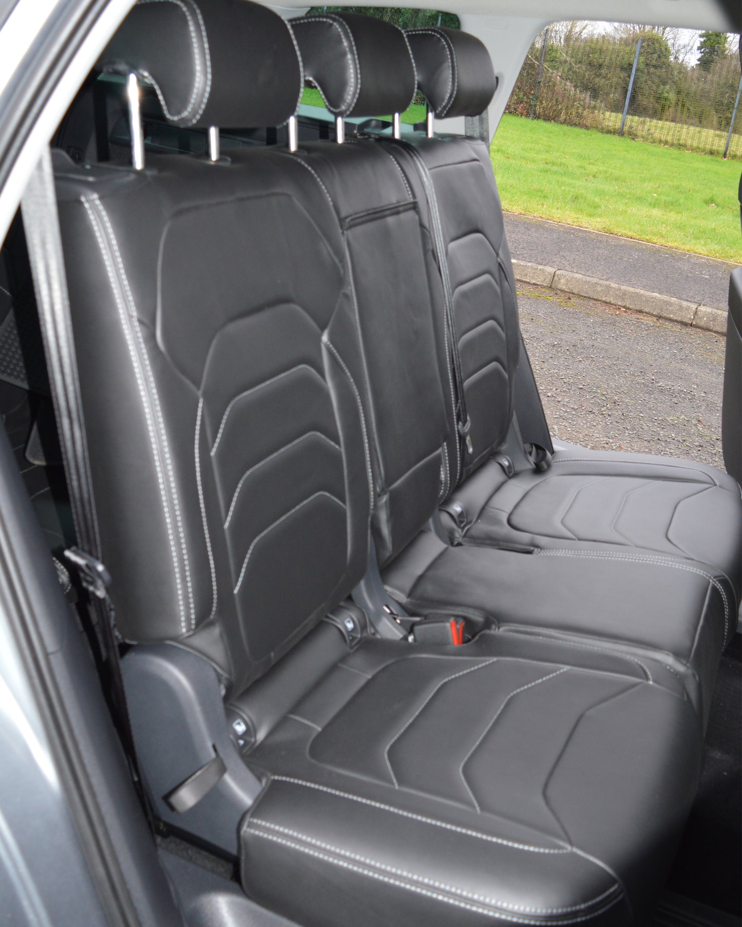 Skoda Kodiaq Black Leatherette & Silver Stitching (7 Seat With Pockets)