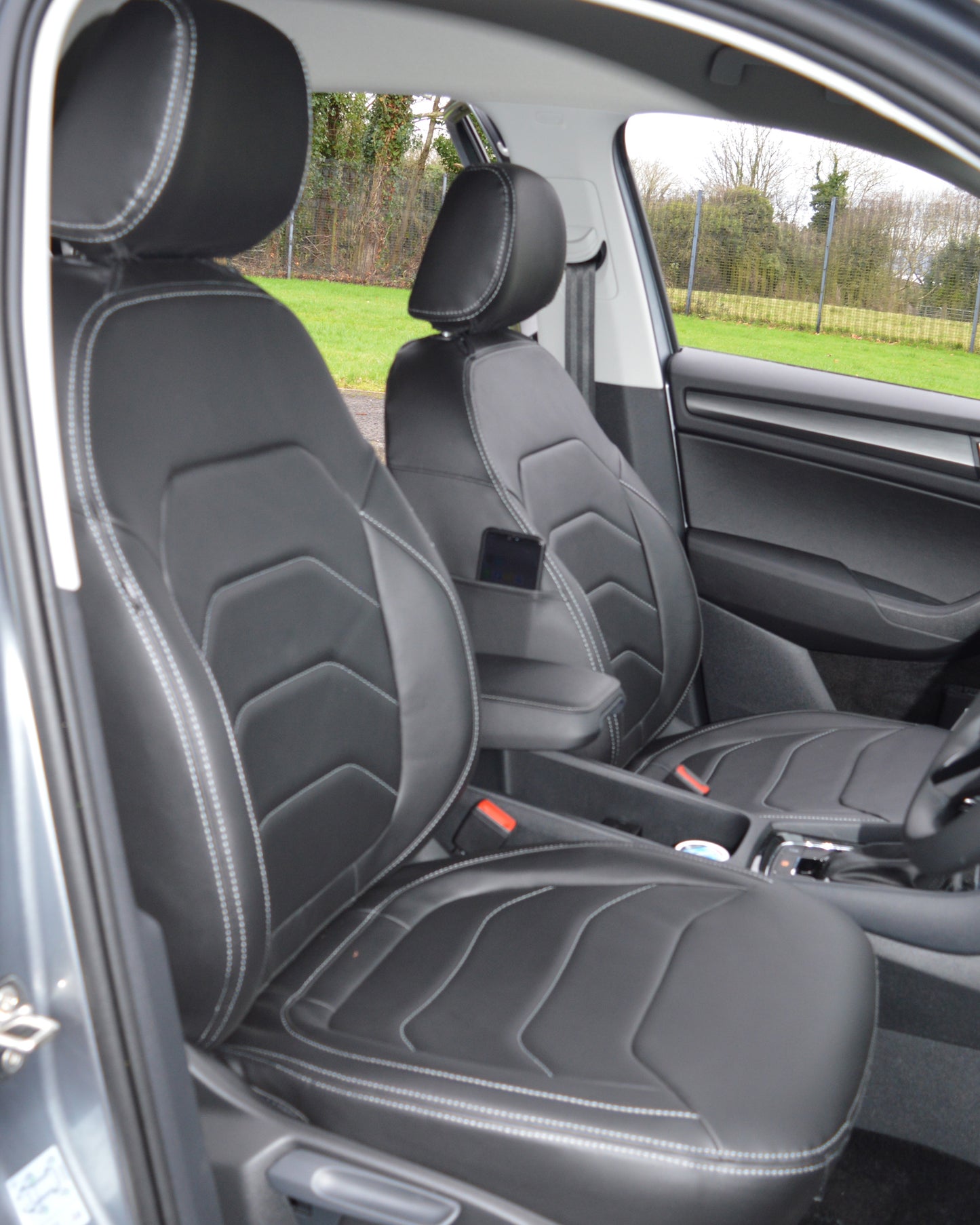 Skoda Kodiaq Black Leatherette & Silver Stitching (7 Seat With Pockets)