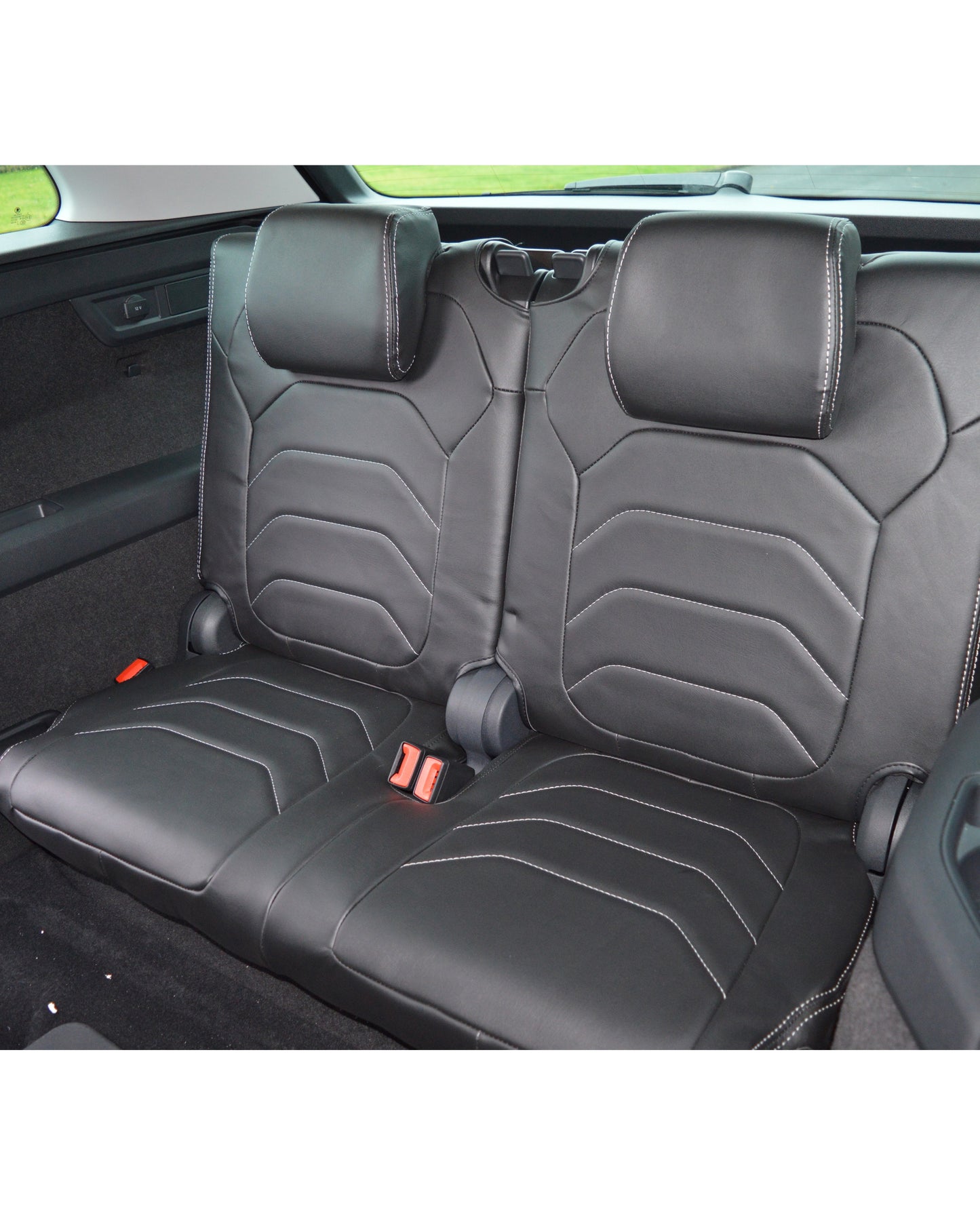 Skoda Kodiaq Black Leatherette & Silver Stitching (7 Seat With Pockets)